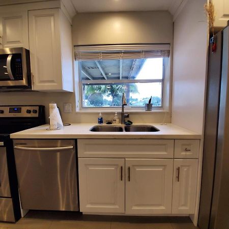 Lakefront Vacation Home - Sleeps 8 Дейви Екстериор снимка